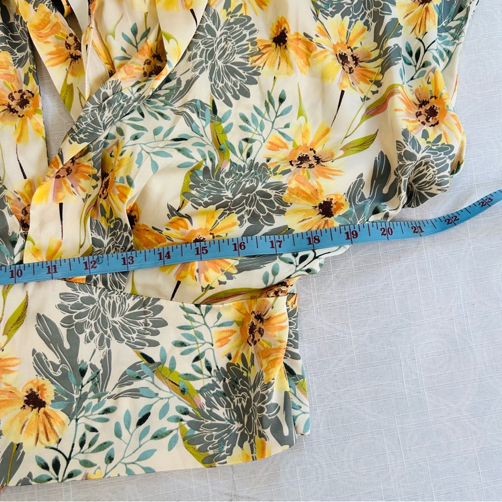 Astr Green and Blue Flutter Sleeve Crop Blouse - Picture 7 of 8